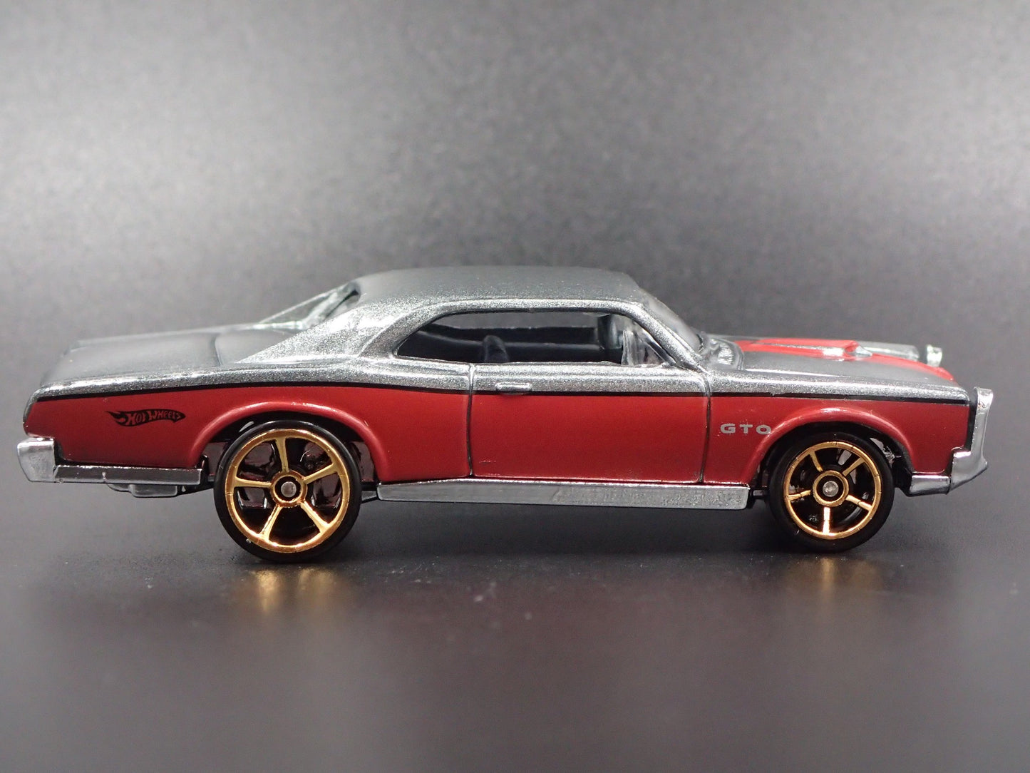 1967 67 PONTIAC GTO 1/64 SCALE LIMITED COLLECTIBLE DIORAMA DIECAST MODEL CAR