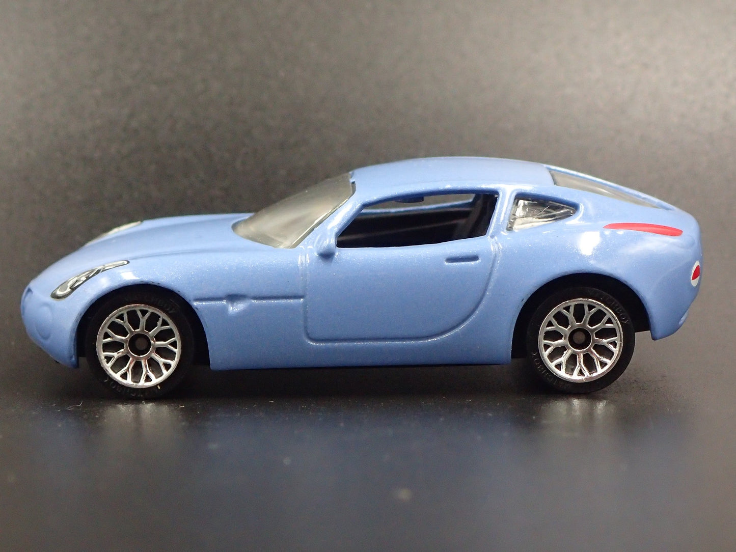 2006-2010 PONTIAC SOLSTICE RARE 1:64 SCALE COLLECTIBLE DIORAMA DIECAST MODEL CAR