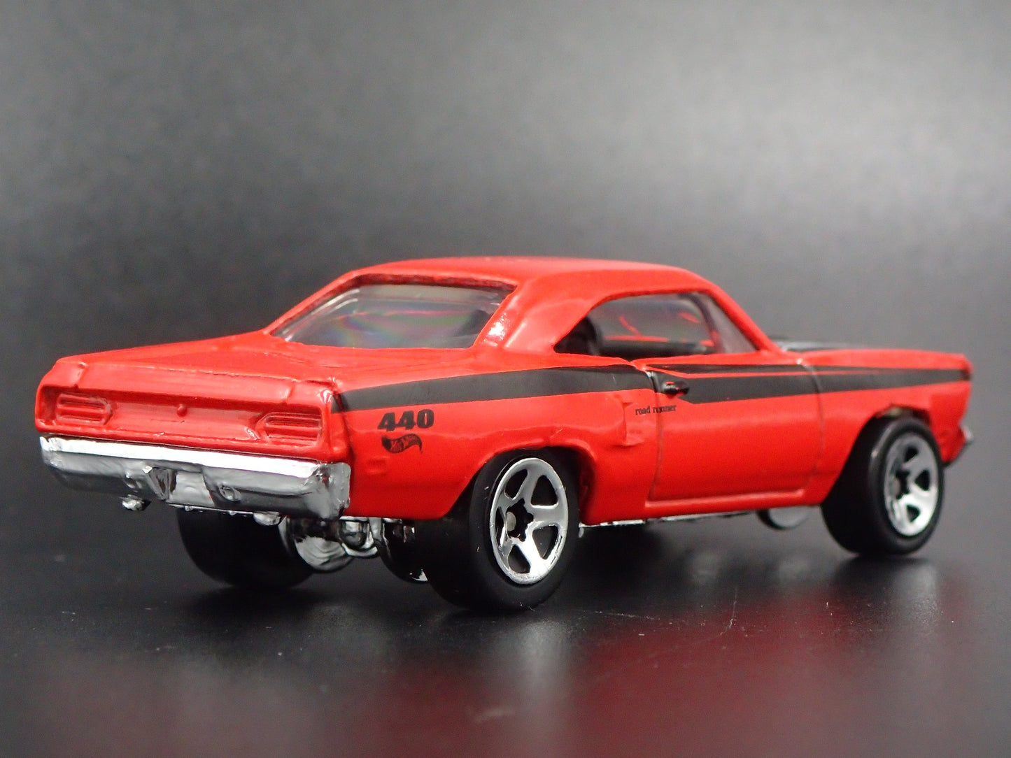 1970 70 PLYMOUTH ROAD RUNNER 1:64 SCALE COLLECTIBLE DIORAMA DIECAST MODEL CAR
