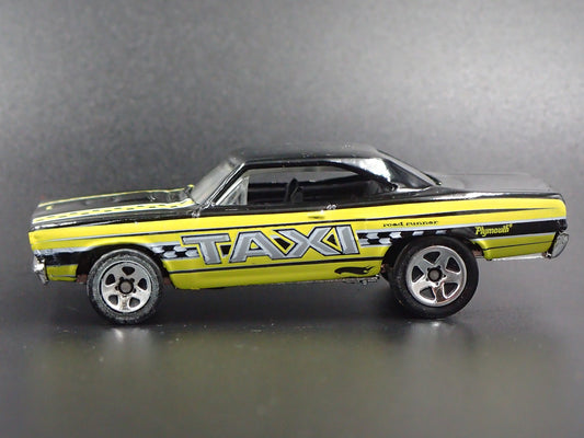 1970 70 PLYMOUTH ROAD RUNNER TAXI 1:64 SCALE DIORAMA DIECAST MODEL CAR