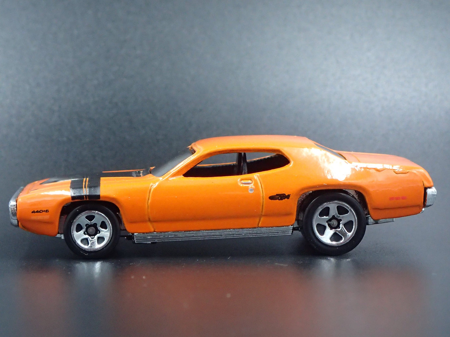 1971 71 PLYMOUTH GTX ORANGE 1/64 SCALE COLLECTIBLE DIECAST MODEL CAR