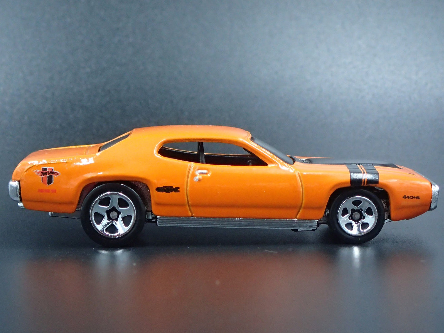 1971 71 PLYMOUTH GTX ORANGE 1/64 SCALE COLLECTIBLE DIECAST MODEL CAR