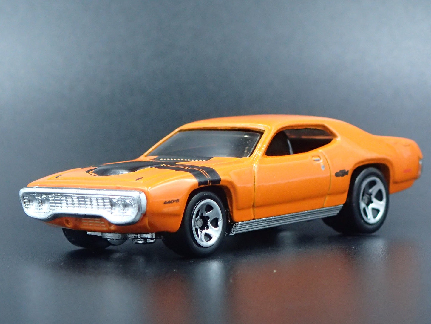 1971 71 PLYMOUTH GTX ORANGE 1/64 SCALE COLLECTIBLE DIECAST MODEL CAR