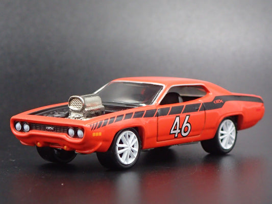 1971 71 PLYMOUTH GTX MUSCLE CAR 1/64 SCALE COLLECTIBLE DIORAMA DIECAST MODEL CAR