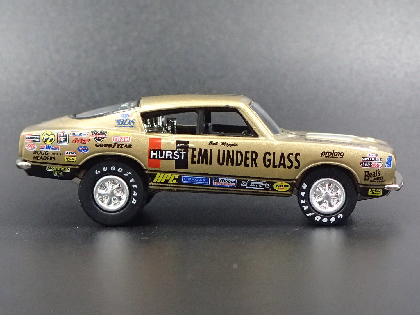1969 69 PLYMOUTH BARRACUDA HEMI UNDER GLASS DRAG 1/64 DIORAMA DIECAST MODEL CAR