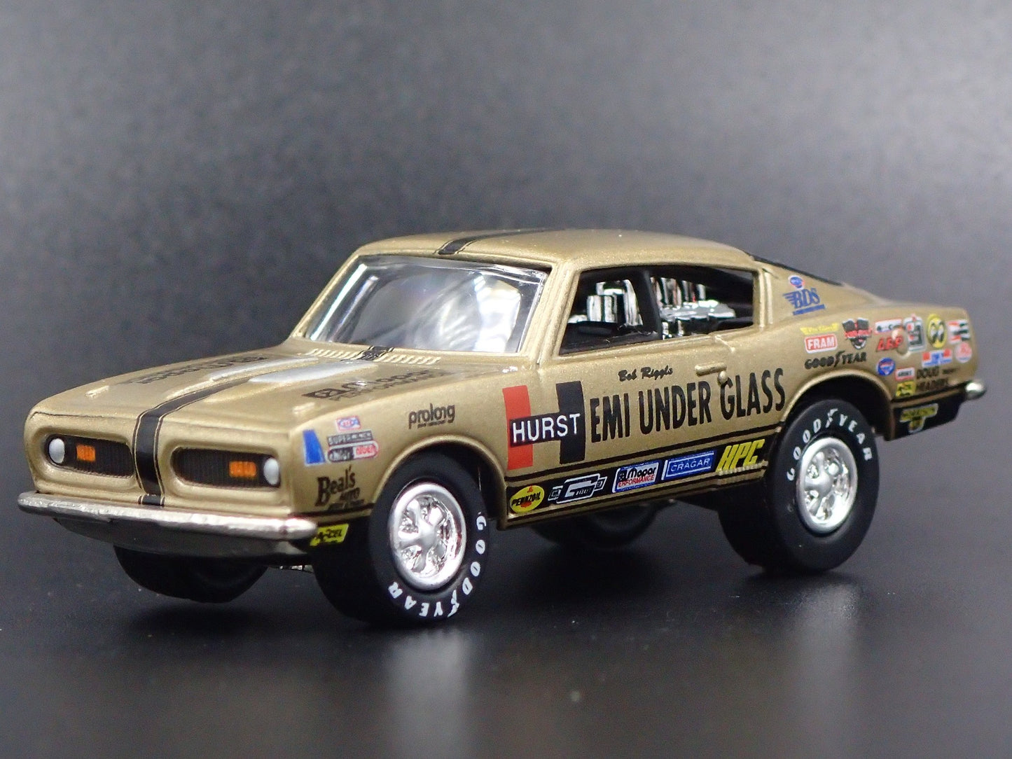 1969 69 PLYMOUTH BARRACUDA HEMI UNDER GLASS DRAG 1/64 DIORAMA DIECAST MODEL CAR