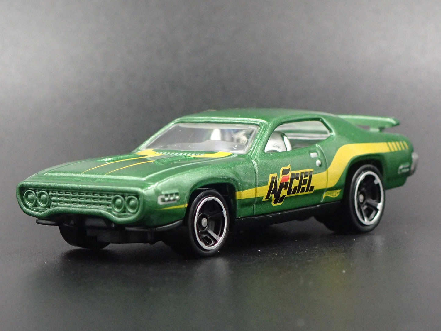 1971 71 PLYMOUTH ROAD RUNNER ACCEL  1/64 SCALE COLLECTIBLE DIECAST MODEL CAR
