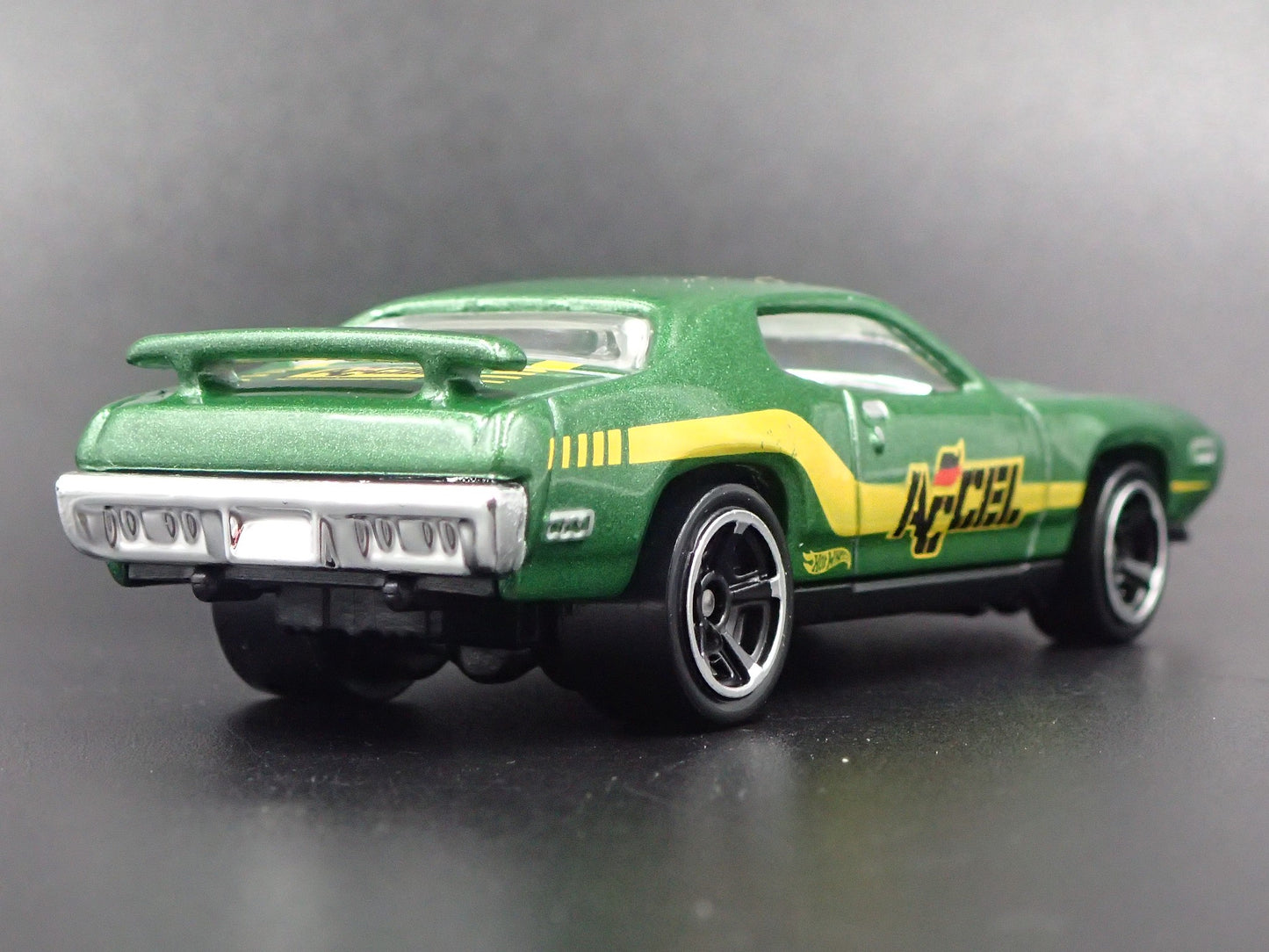 1971 71 PLYMOUTH ROAD RUNNER ACCEL  1/64 SCALE COLLECTIBLE DIECAST MODEL CAR