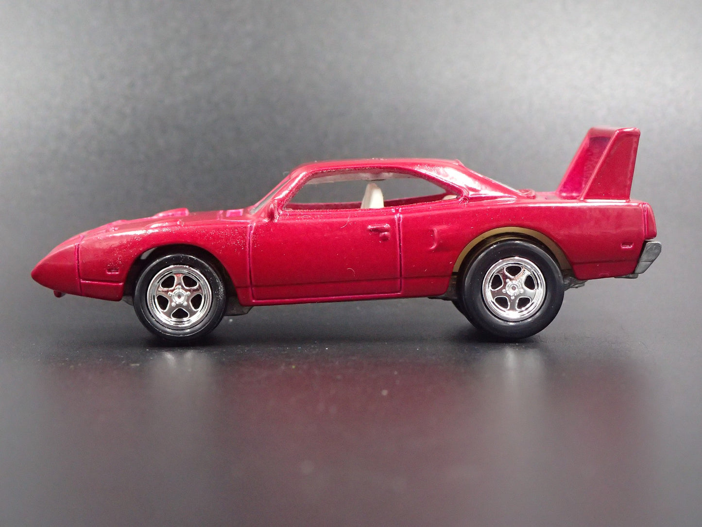 1970 70 PLYMOUTH SUPERBIRD RARE 1:64 SCALE COLLECTIBLE DIORAMA DIECAST MODEL CAR