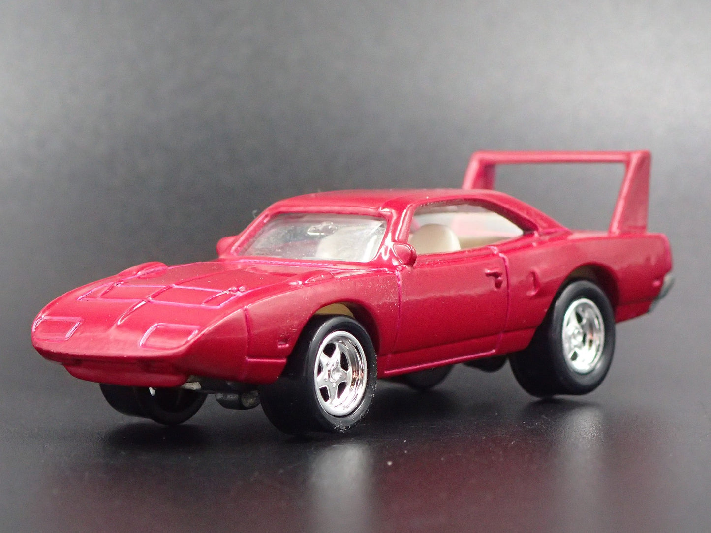 1970 70 PLYMOUTH SUPERBIRD RARE 1:64 SCALE COLLECTIBLE DIORAMA DIECAST MODEL CAR