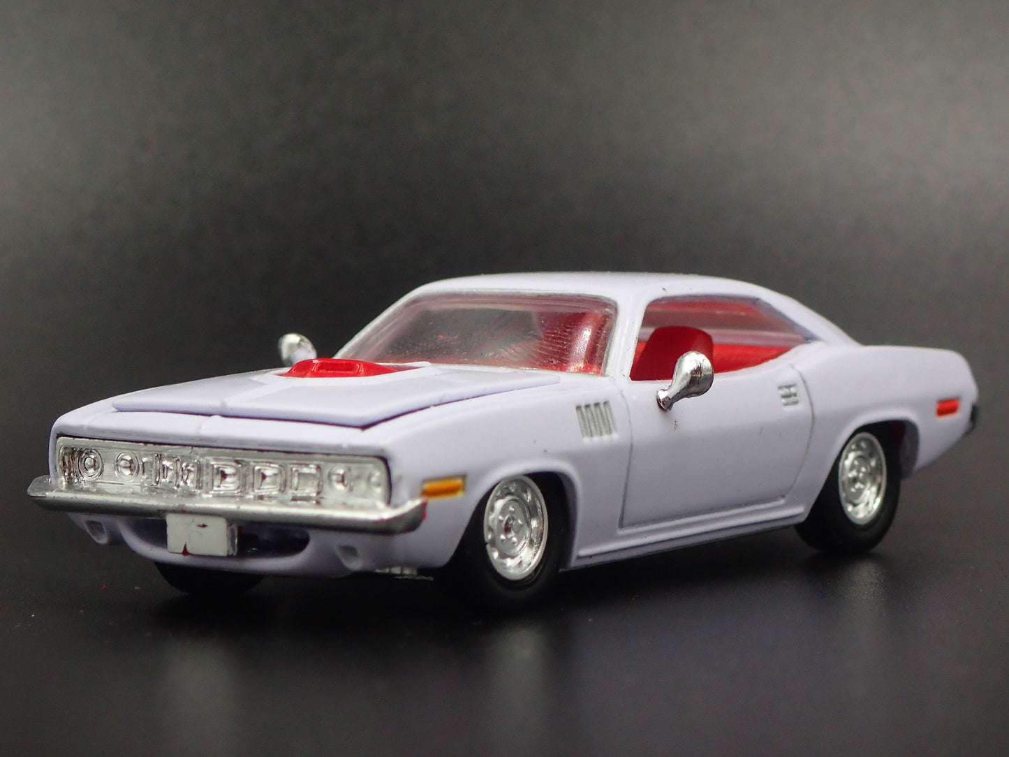 1970 70 PLYMOUTH CUDA WHITE 1:64 SCALE COLLECTIBLE DIORAMA DIECAST MODEL CAR