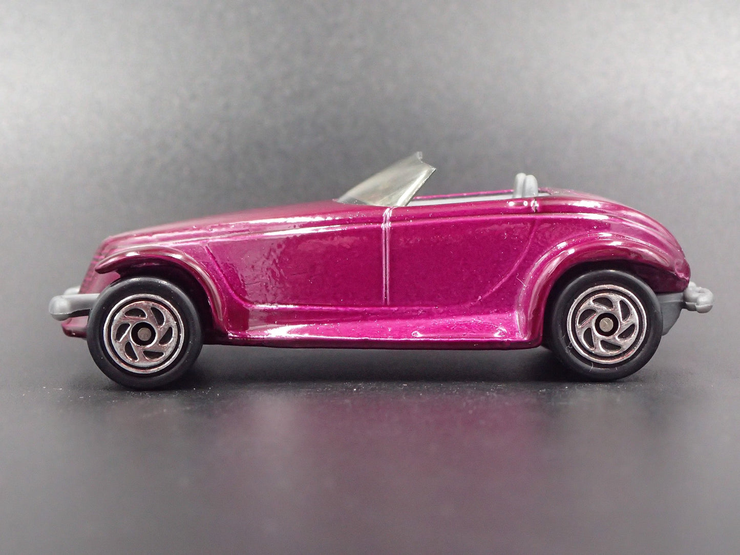 1997-2002 PLYMOUTH PROWLER PURP 1:56 SCALE COLLECTIBLE DIORAMA DIECAST MODEL CAR