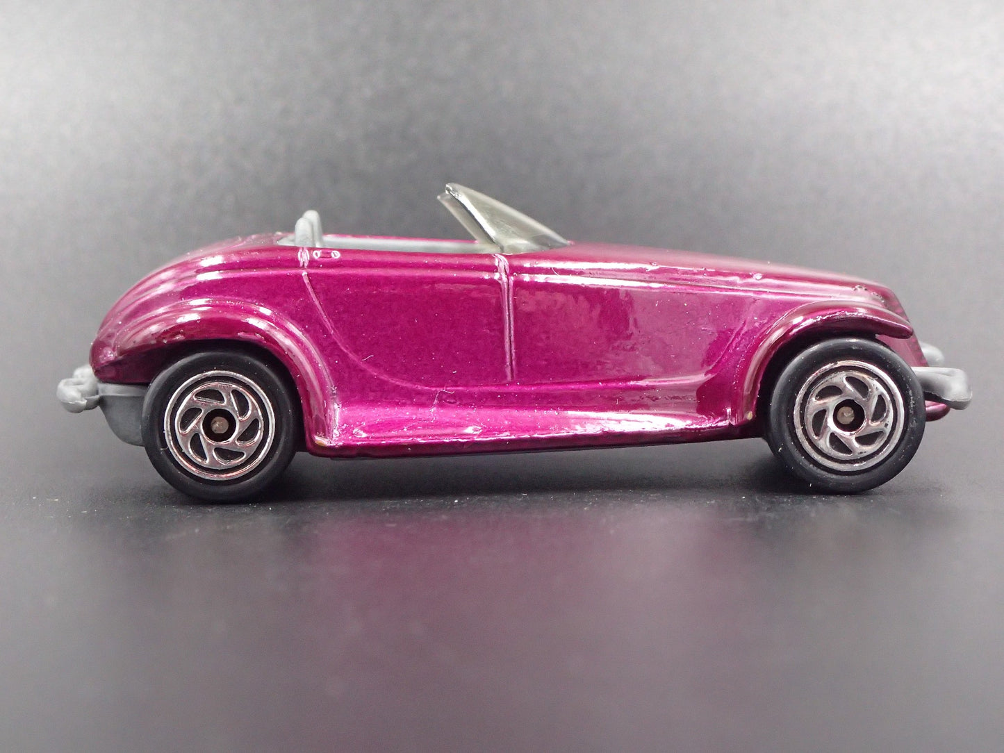 1997-2002 PLYMOUTH PROWLER PURP 1:56 SCALE COLLECTIBLE DIORAMA DIECAST MODEL CAR