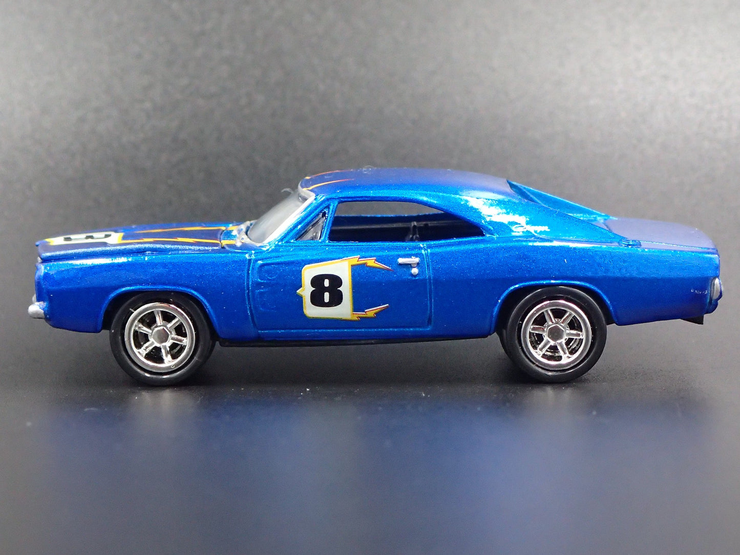 1969 69 DODGE CHARGER RT RARE 1:64 SCALE COLLECTIBLE DIORAMA DIECAST MODEL CAR