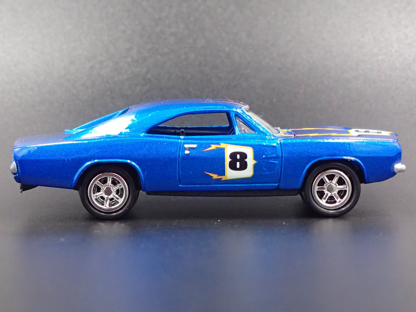 1969 69 DODGE CHARGER RT RARE 1:64 SCALE COLLECTIBLE DIORAMA DIECAST MODEL CAR
