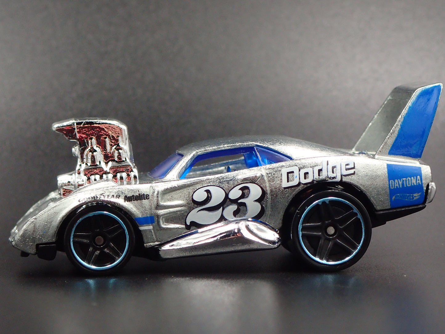 1969 69 DODGE CHARGER DAYTONA 1:64 SCALE COLLECTIBLE DIORAMA DIECAST MODEL CAR