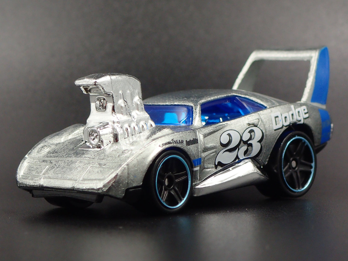 1969 69 DODGE CHARGER DAYTONA 1:64 SCALE COLLECTIBLE DIORAMA DIECAST MODEL CAR