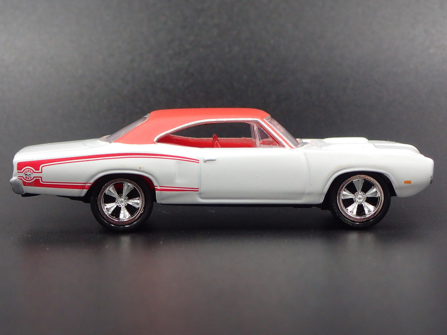 1970 70 DODGE SUPER BEE RARE 1:64 SCALE COLLECTIBLE DIORAMA DIECAST MODEL CAR