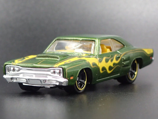 1969 69 DODGE CORONET SUPER BEE GREEN 1:64 SCALE COLLECTIBLE DIECAST MODEL CAR
