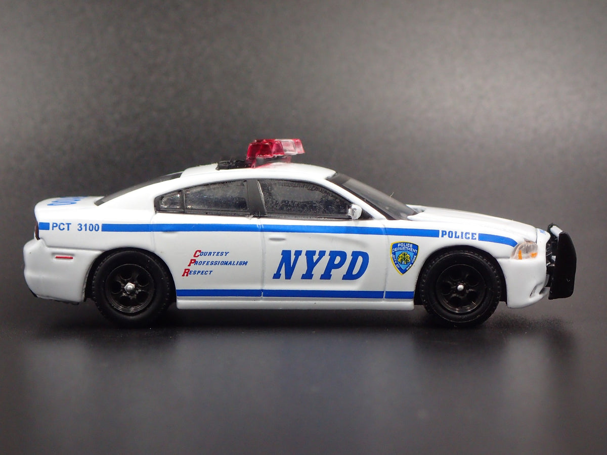 2012 12 DODGE CHARGER NYPD POLICE CAR RARE 1/64 SCALE DIORAMA DIECAST MODEL CAR-Burning Rubber Toy Company