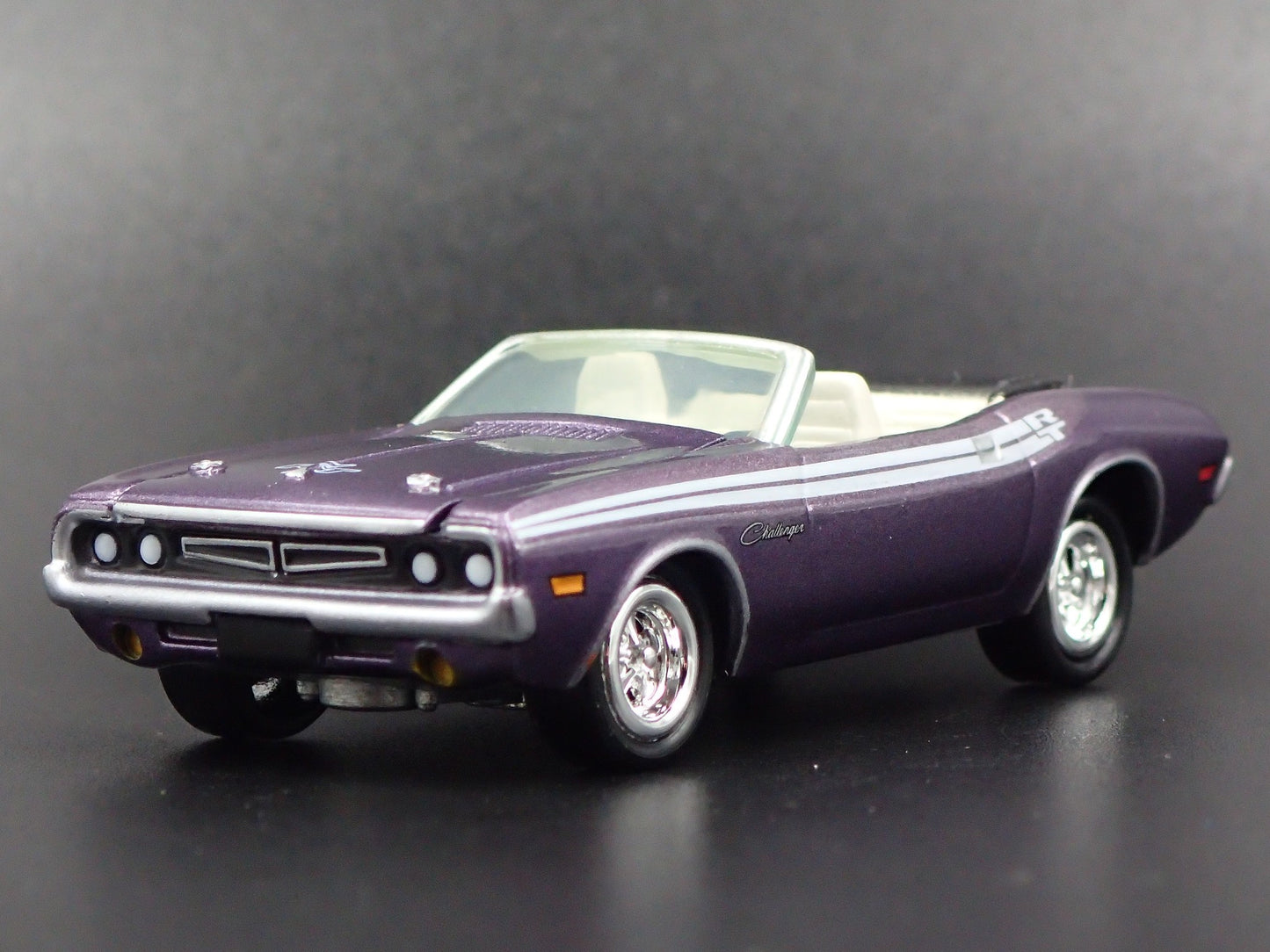1971 71 DODGE CHALLENGER RT CONVERTIBLE 1/64 SCALE DIORAMA DIECAST MODEL CAR