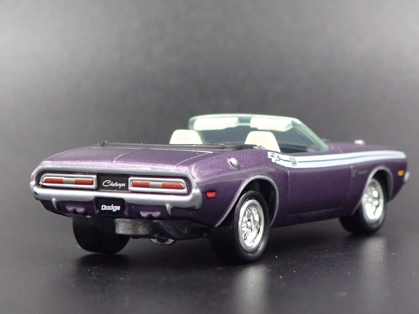 1971 71 DODGE CHALLENGER RT CONVERTIBLE 1/64 SCALE DIORAMA DIECAST MODEL CAR