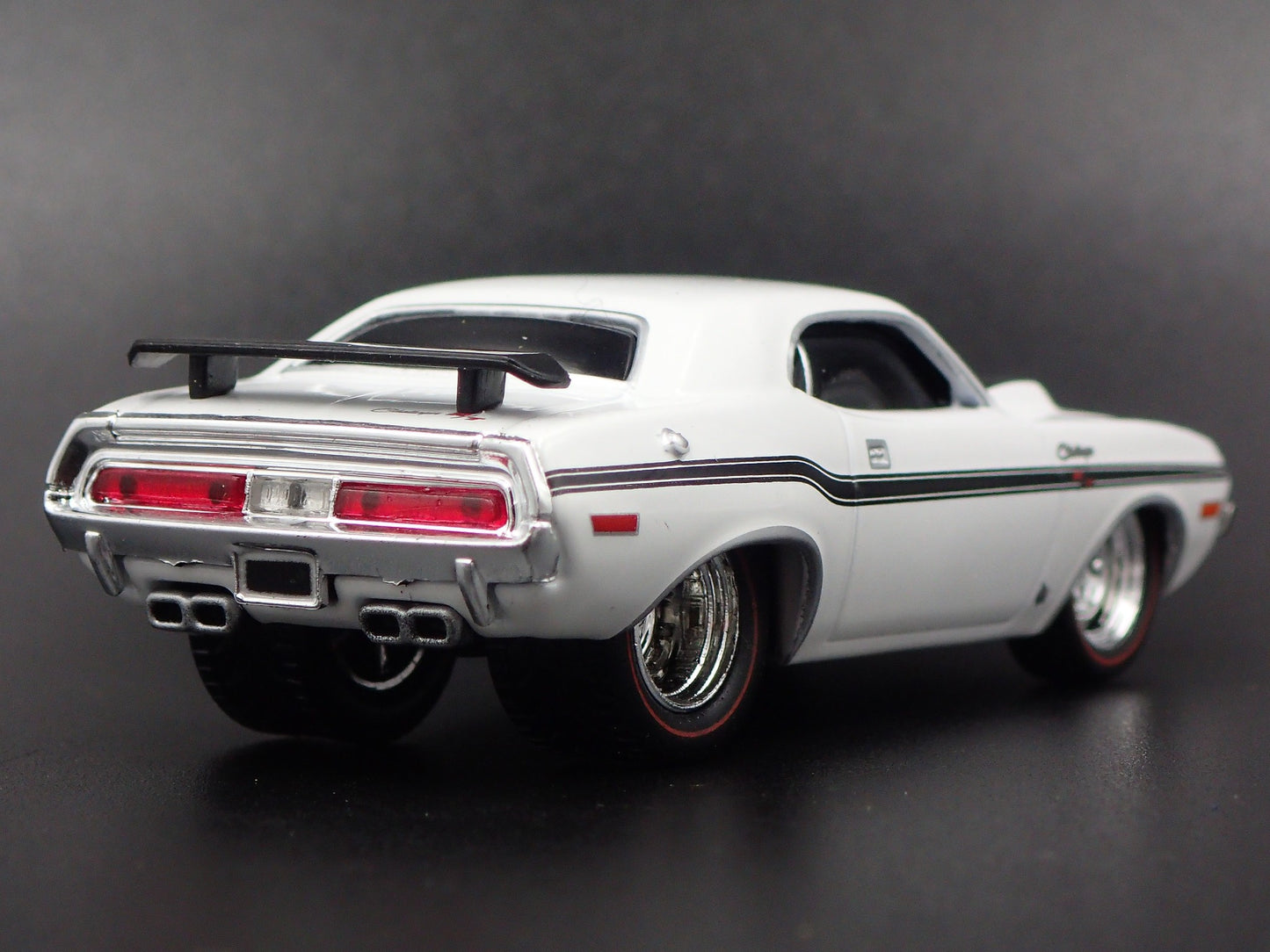 1970 70 DODGE CHALLENGER R/T 1/64 SCALE COLLECTIBLE DIORAMA DIECAST MODEL CAR