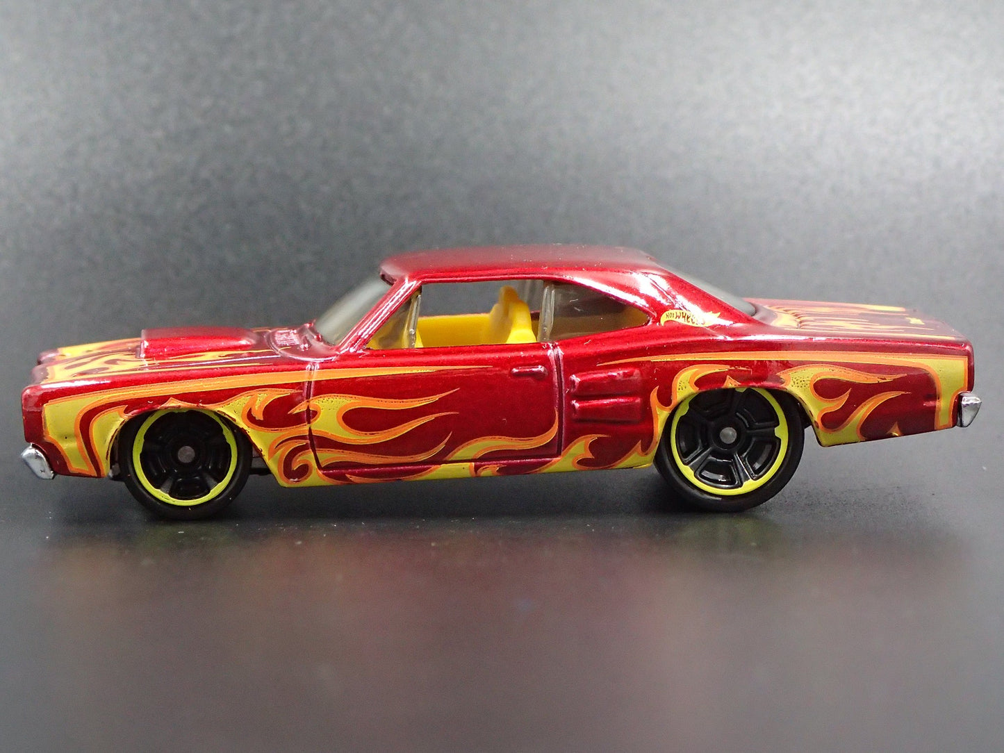 1969 69 DODGE CORONET SUPER BEE RED 1:64 SCALE COLLECTIBLE DIECAST MODEL CAR