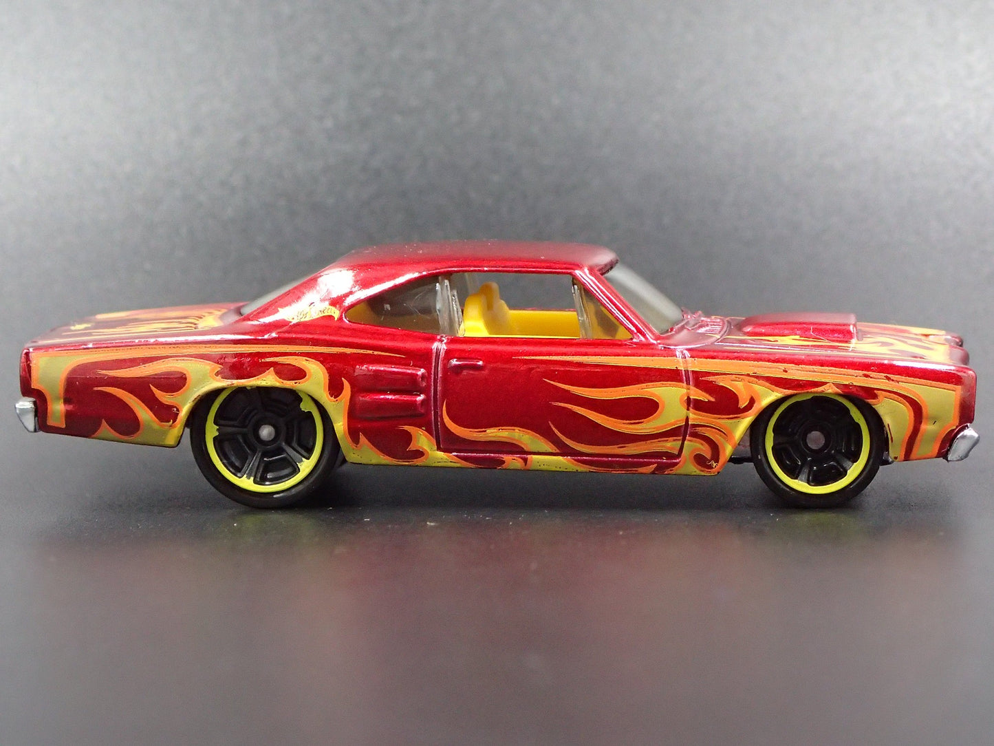 1969 69 DODGE CORONET SUPER BEE RED 1:64 SCALE COLLECTIBLE DIECAST MODEL CAR