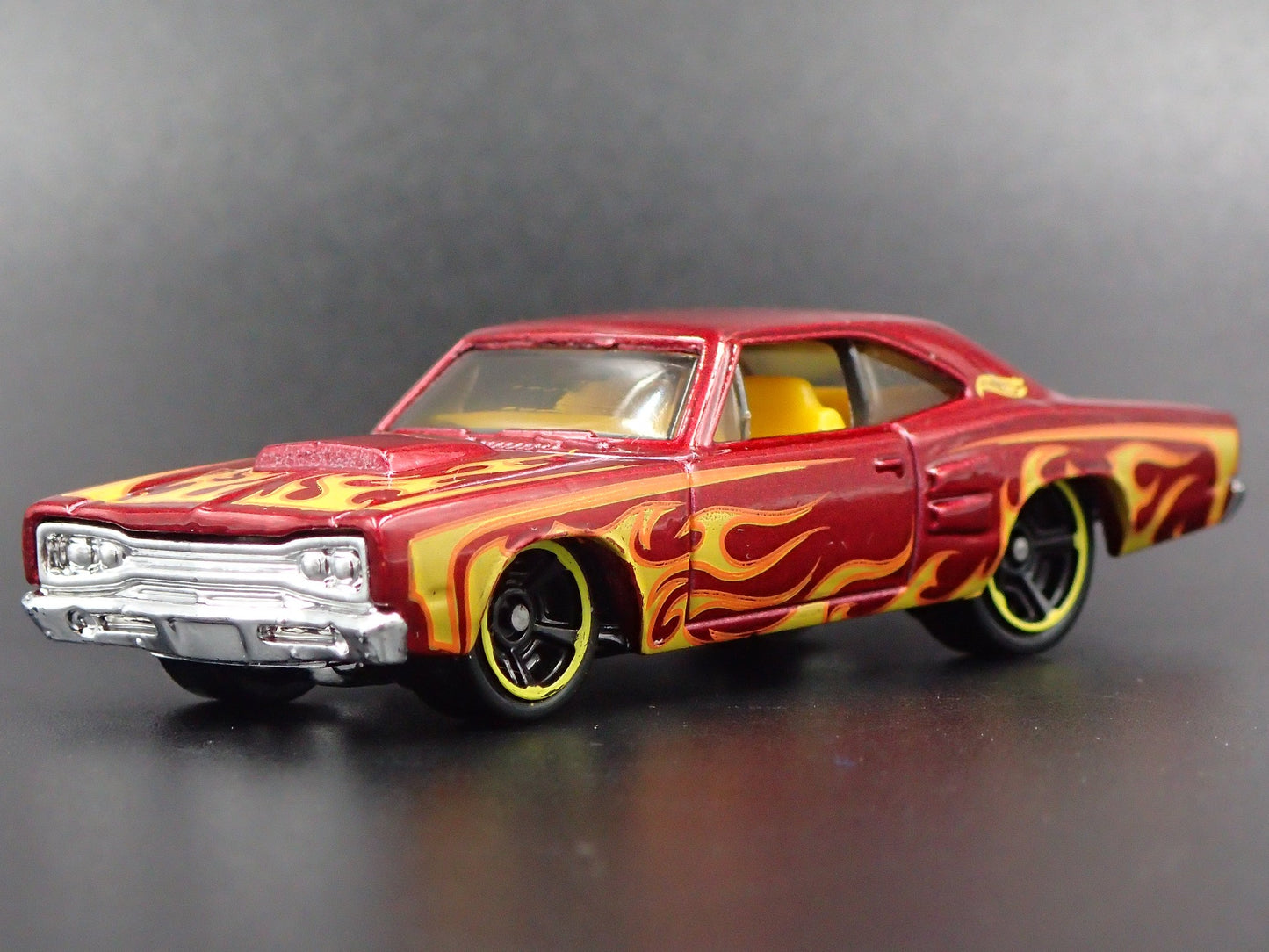 1969 69 DODGE CORONET SUPER BEE RED 1:64 SCALE COLLECTIBLE DIECAST MODEL CAR