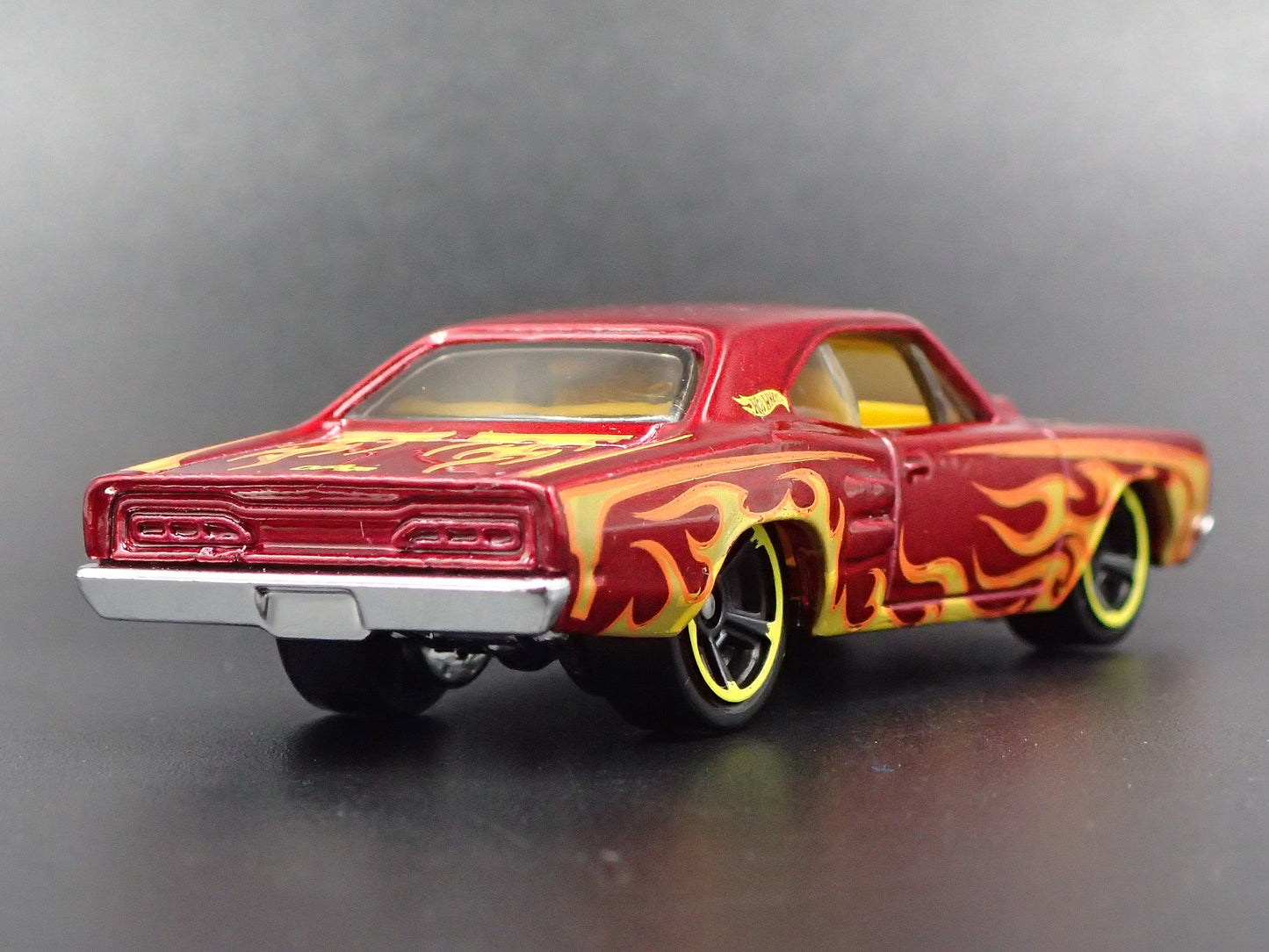 1969 69 DODGE CORONET SUPER BEE RED 1:64 SCALE COLLECTIBLE DIECAST MODEL CAR