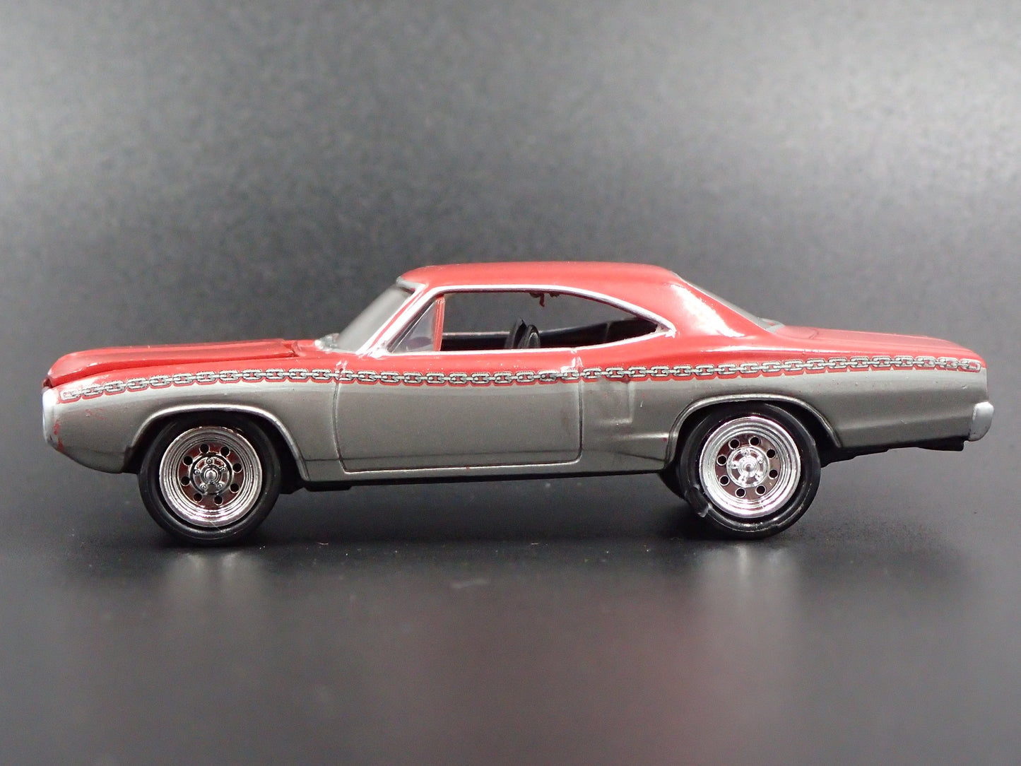 1970 70 DODGE SUPER BEE RARE 1/64 SCALE COLLECTIBLE DIORAMA DIECAST MODEL CAR