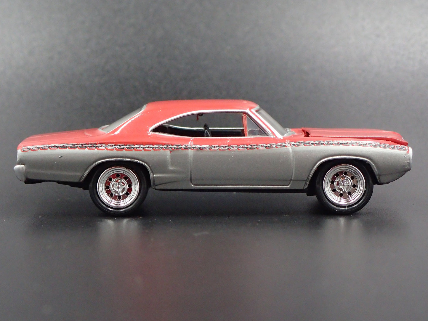 1970 70 DODGE SUPER BEE RARE 1/64 SCALE COLLECTIBLE DIORAMA DIECAST MODEL CAR