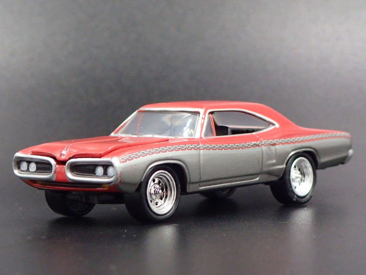 1970 70 DODGE SUPER BEE RARE 1/64 SCALE COLLECTIBLE DIORAMA DIECAST MODEL CAR
