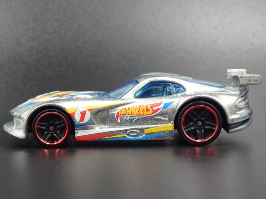 2013-2017 DODGE VIPER GTS-R 1/64 SCALE COLLECTIBLE DIORAMA DIECAST MODEL CAR