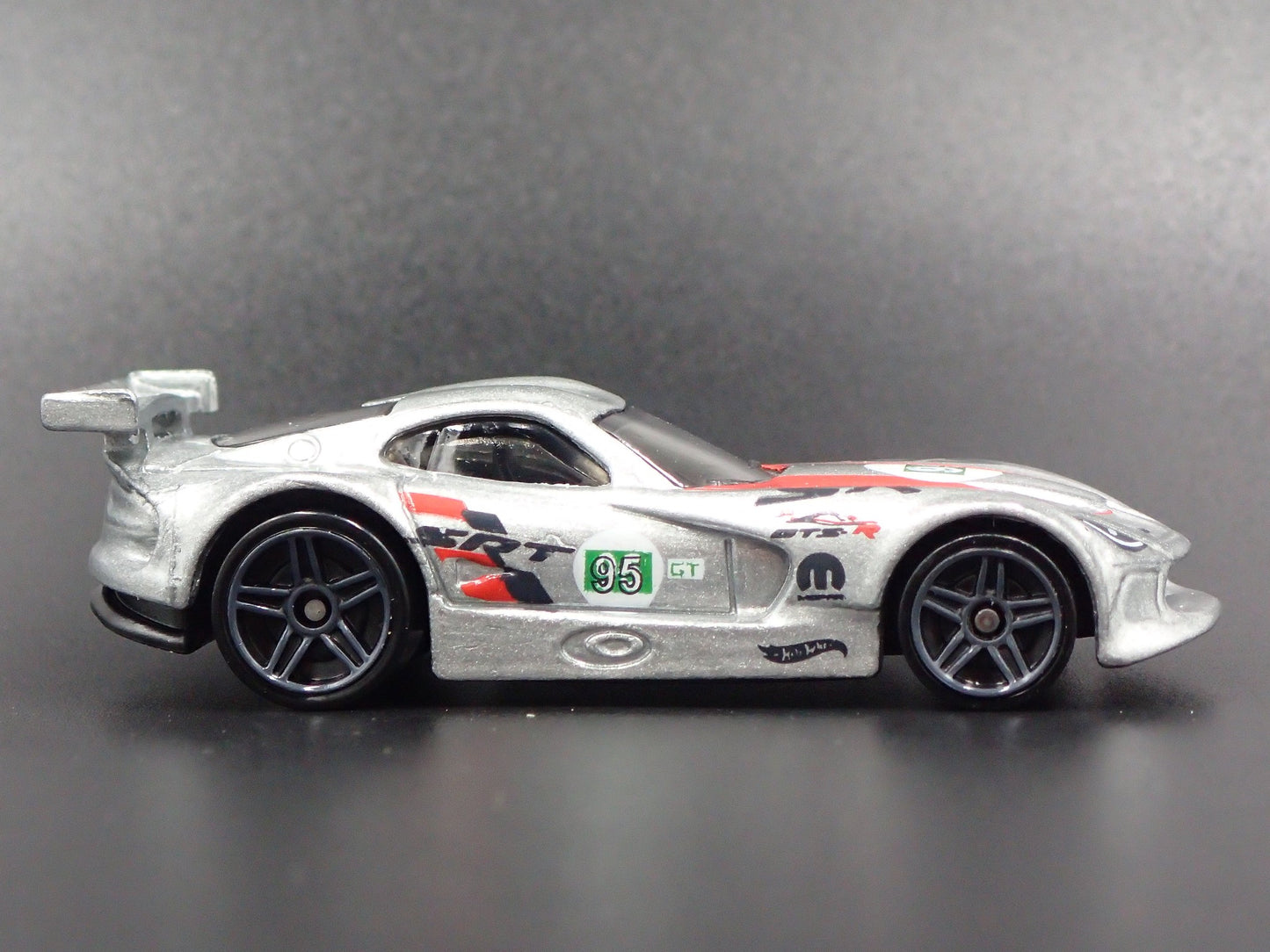 2013-2017 DODGE VIPER GTS-R 1/64 SCALE COLLECTIBLE DIORAMA DIECAST MODEL CAR