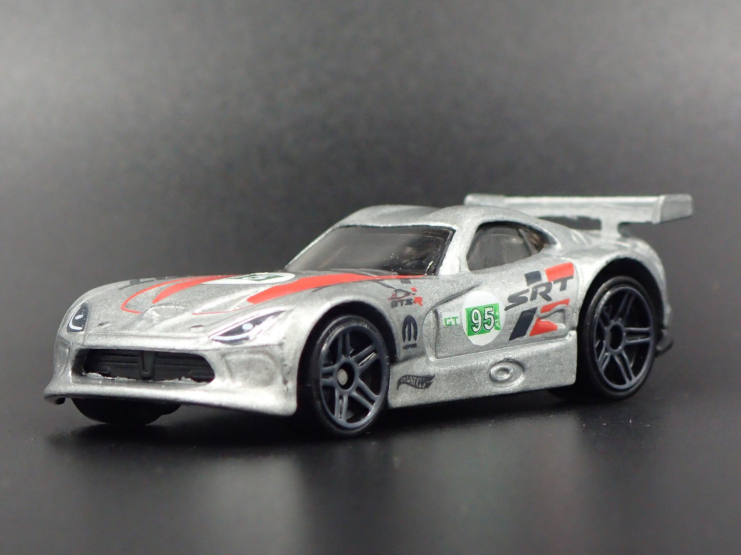 2013-2017 DODGE VIPER GTS-R 1/64 SCALE COLLECTIBLE DIORAMA DIECAST MODEL CAR