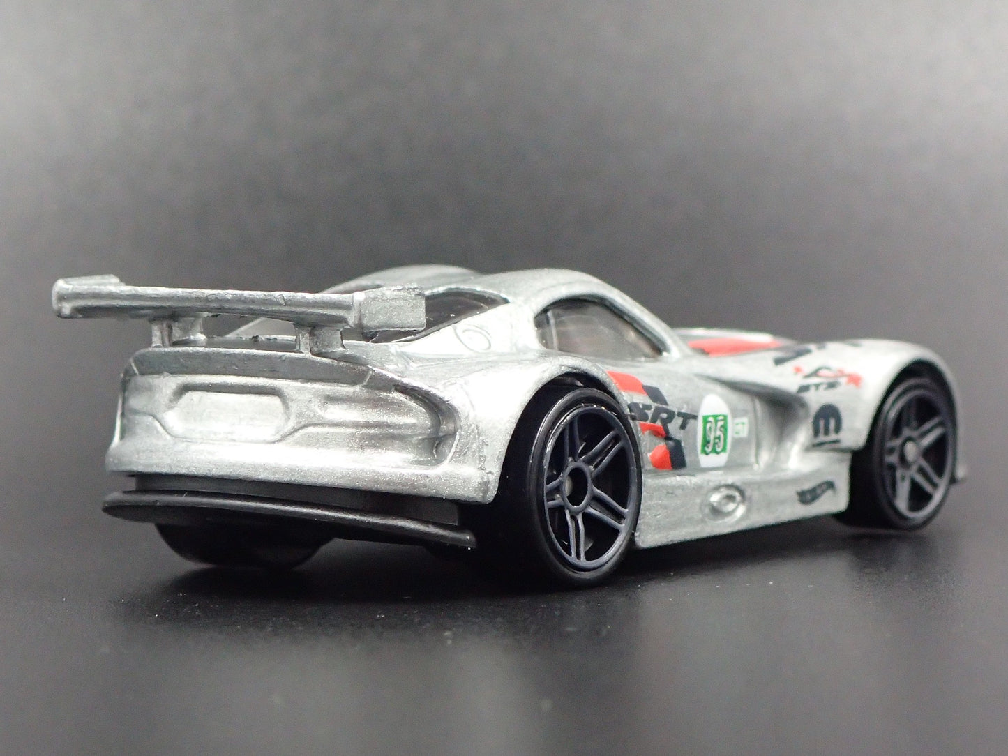 2013-2017 DODGE VIPER GTS-R 1/64 SCALE COLLECTIBLE DIORAMA DIECAST MODEL CAR