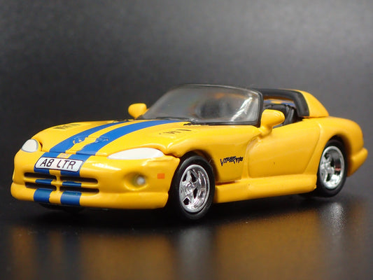 1992-1996 DODGE VIPER RT/10 YELLOW 1:64 SCALE LIMITED DIORAMA DIECAST MODEL CAR