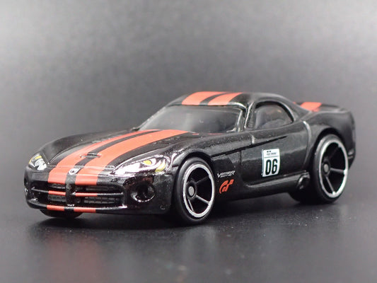 2003-2006 DODGE VIPER SRT10 GRAN TURISMO 1/64 SCALE DIORAMA DIECAST MODEL CAR