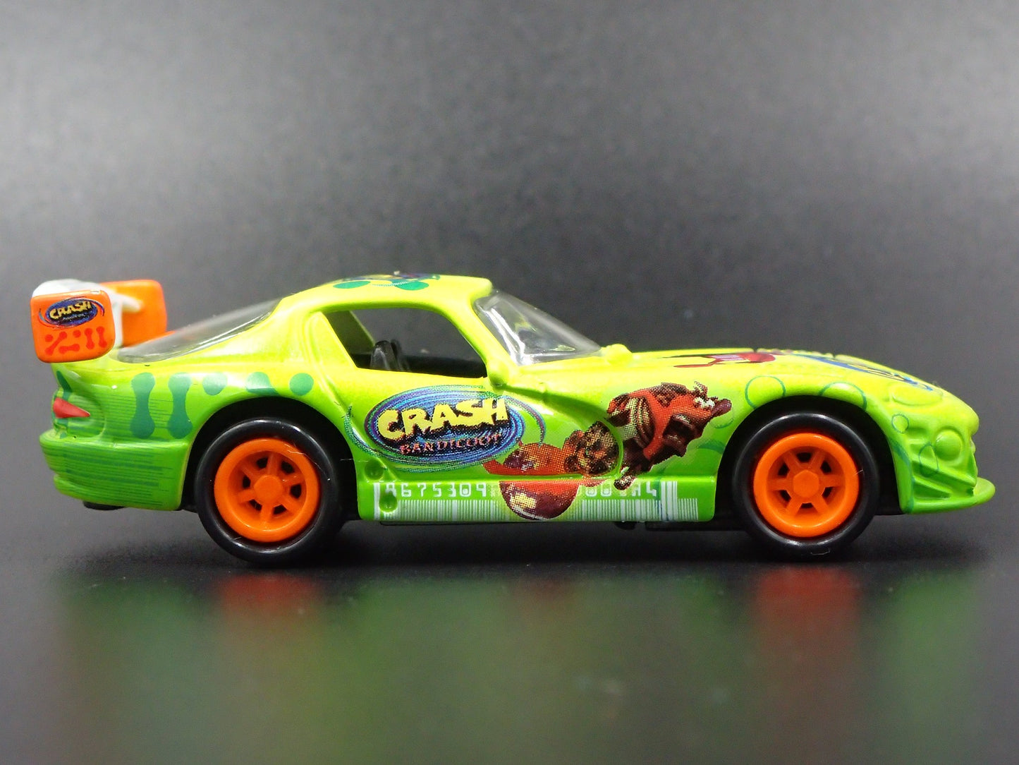 1996-2002 DODGE VIPER GTS CRASH BANDICOOT 1:64 SCALE DIORAMA DIECAST MODEL CAR