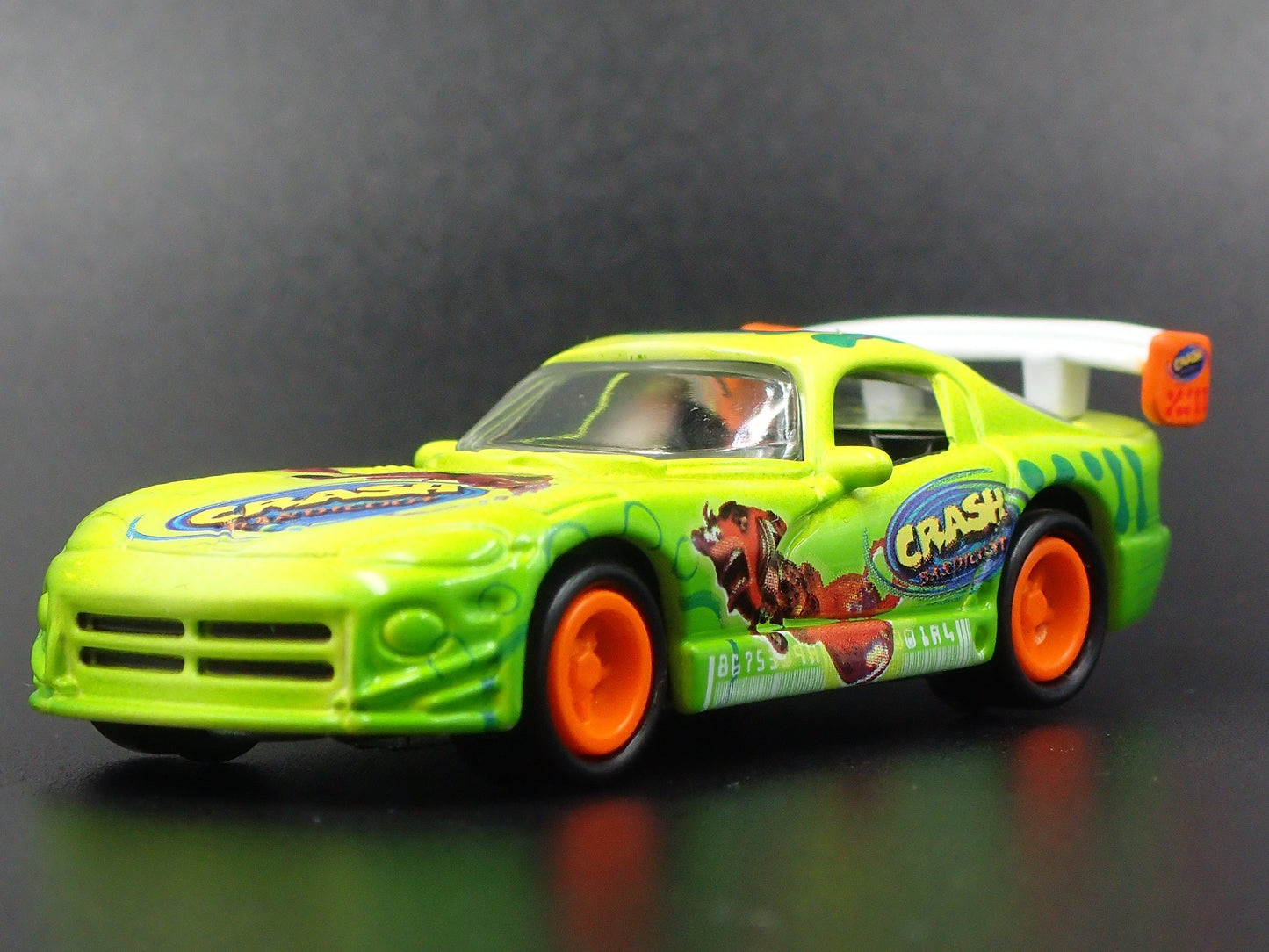 1996-2002 DODGE VIPER GTS CRASH BANDICOOT 1:64 SCALE DIORAMA DIECAST MODEL CAR