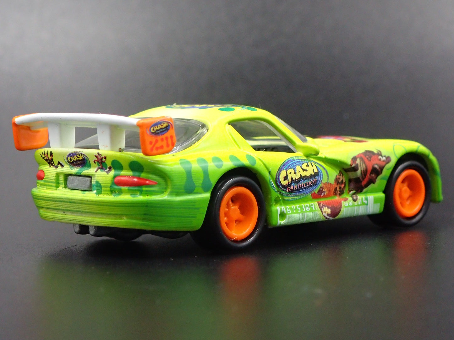 1996-2002 DODGE VIPER GTS CRASH BANDICOOT 1:64 SCALE DIORAMA DIECAST MODEL CAR