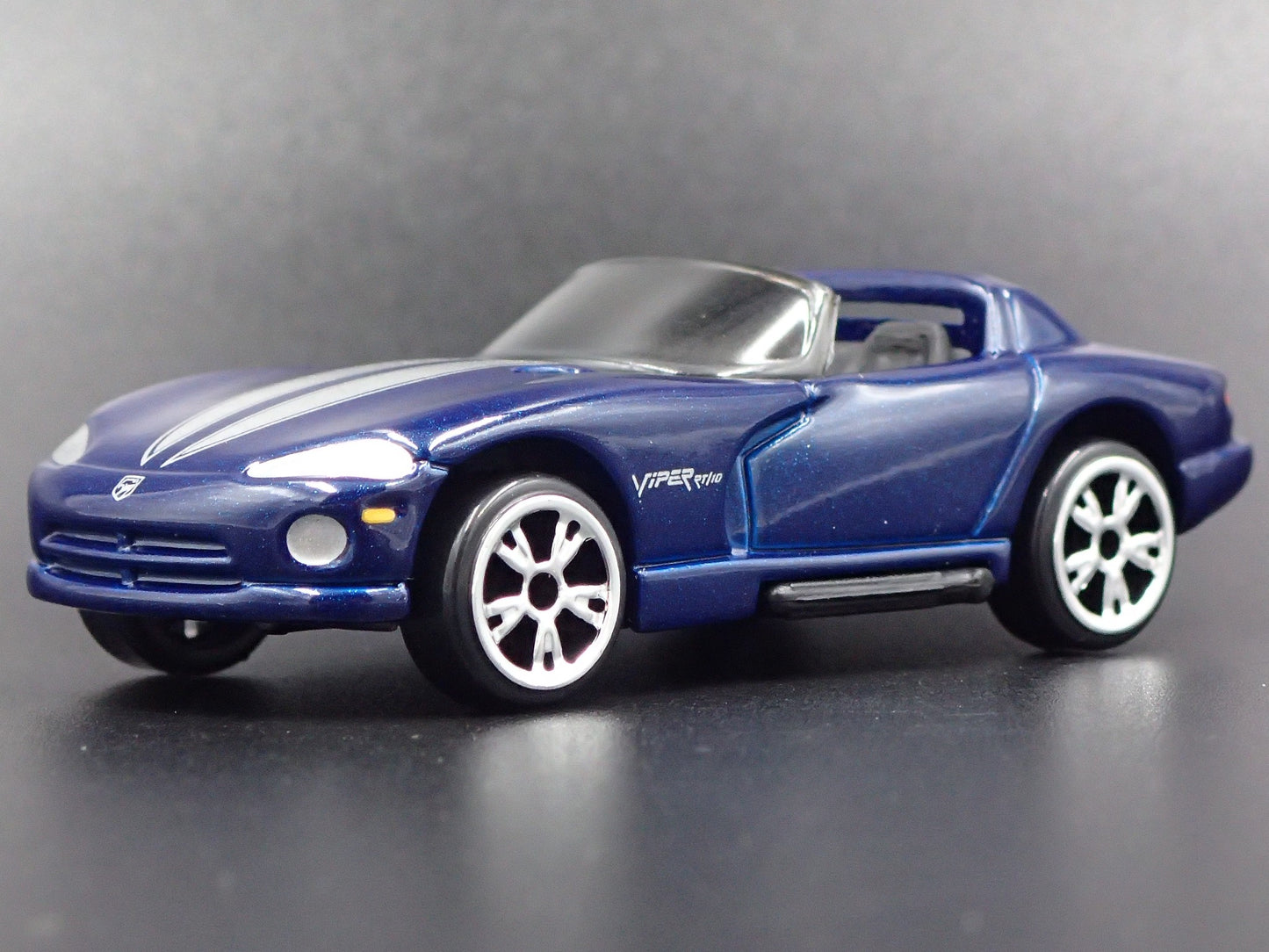 1992-1996 DODGE VIPER RT/10 1/64 SCALE COLLECTIBLE DIORAMA DIECAST MODEL CAR