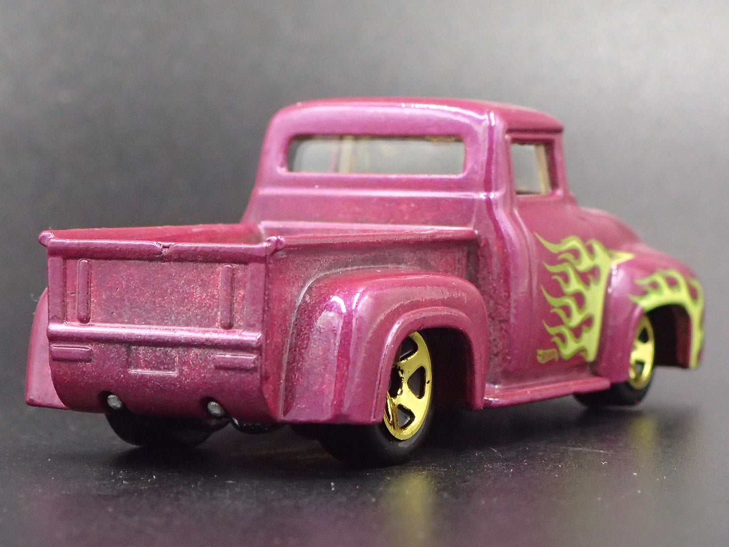 1956 56 FORD F100 PICKUP TRUCK PURPLE 1:64 SCALE DIORAMA DIECAST MODEL CAR