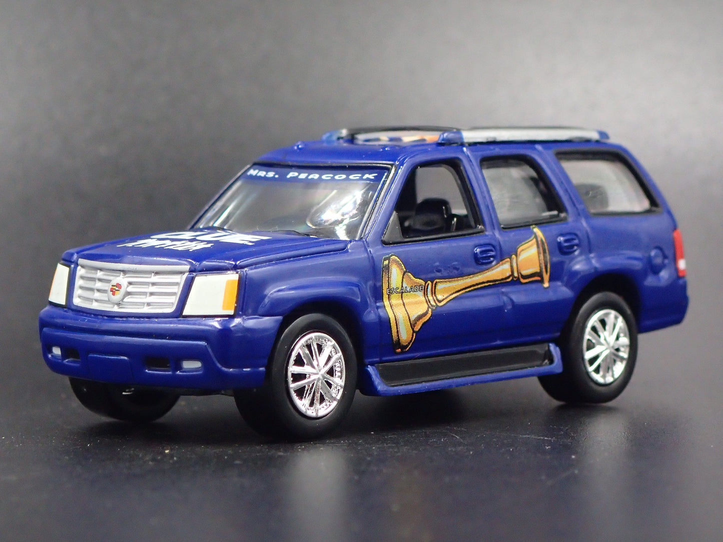 2002-2006 CADILLAC CADDY ESCALADE CLUE GAME 1:64 SCALE DIORAMA DIECAST MODEL CAR