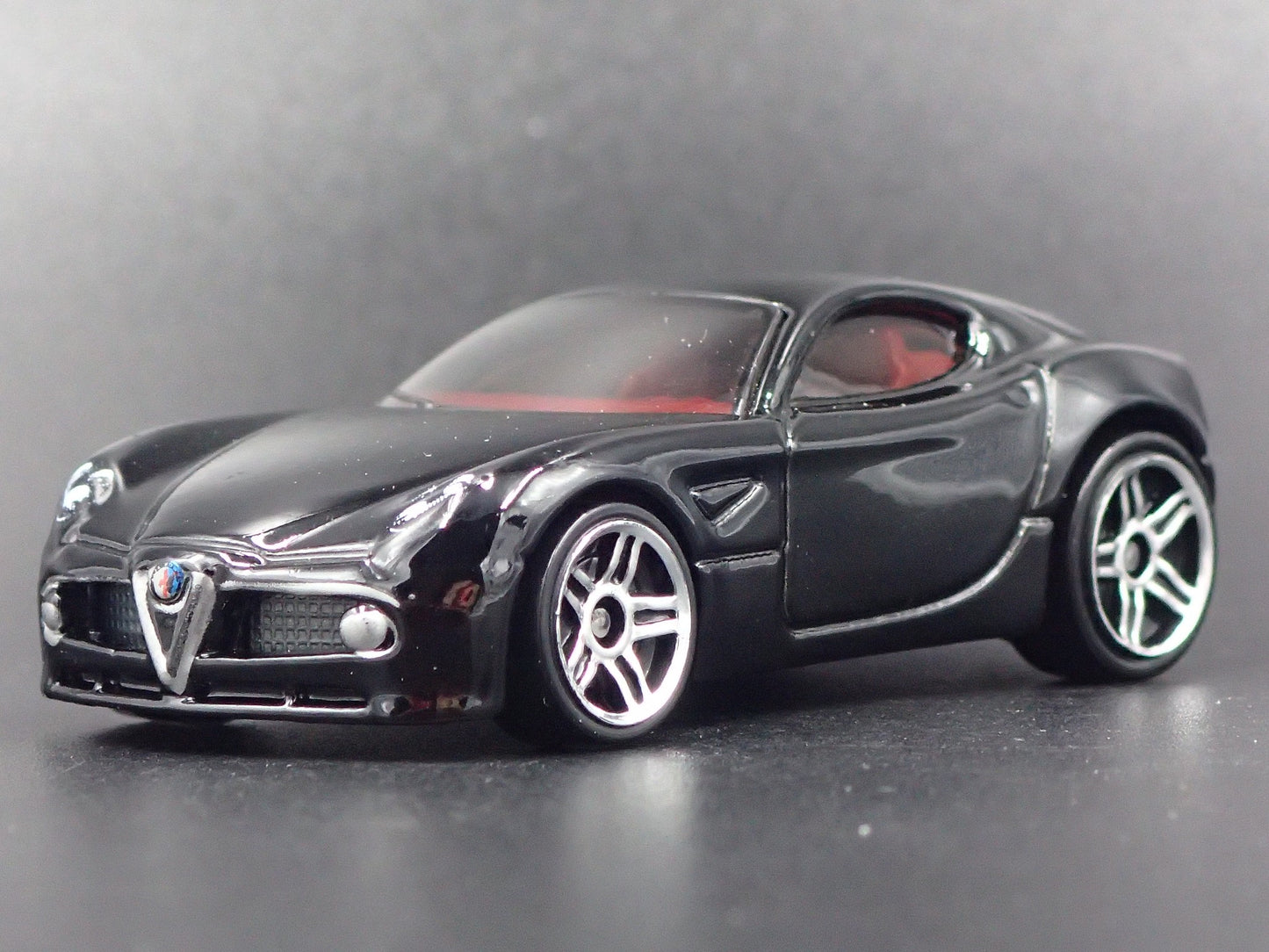 2007-2010 ALFA ROMEO 8C COMPETIZIONE BLACK 1:64 SCALE DIORAMA DIECAST MODEL CAR