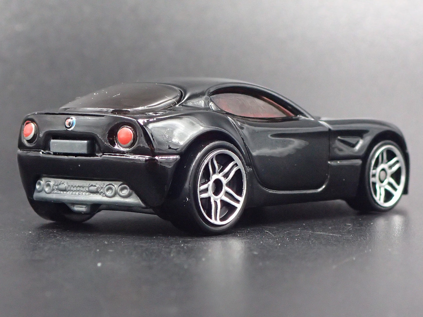 2007-2010 ALFA ROMEO 8C COMPETIZIONE BLACK 1:64 SCALE DIORAMA DIECAST MODEL CAR