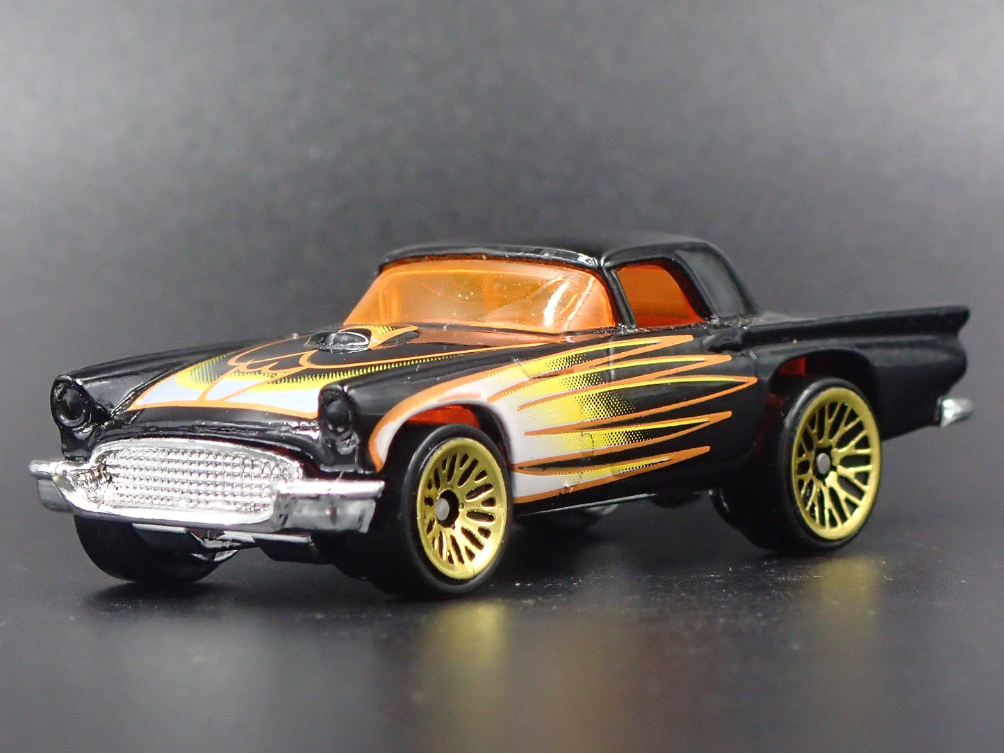 1957 57 FORD THUNDERBIRD TBIRD 1:64 SCALE COLLECTIBLE DIORAMA DIECAST MODEL CAR