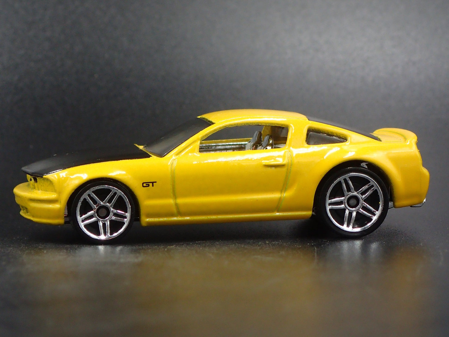 2005-2009 FORD MUSTANG GT YELLOW 1:64 SCALE COLLECTIBLE DIECAST MODEL CAR